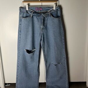 Edikted slashed knee Crossover Denim Pants